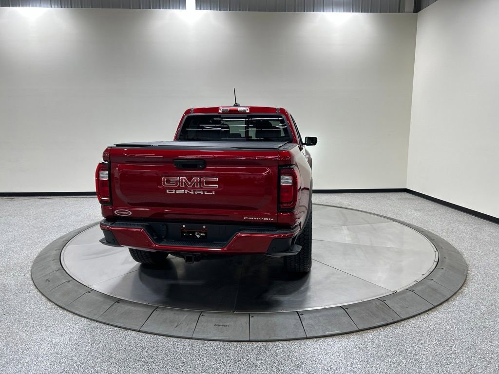 Used 2024 GMC Canyon Denali AWD/4WD image 8