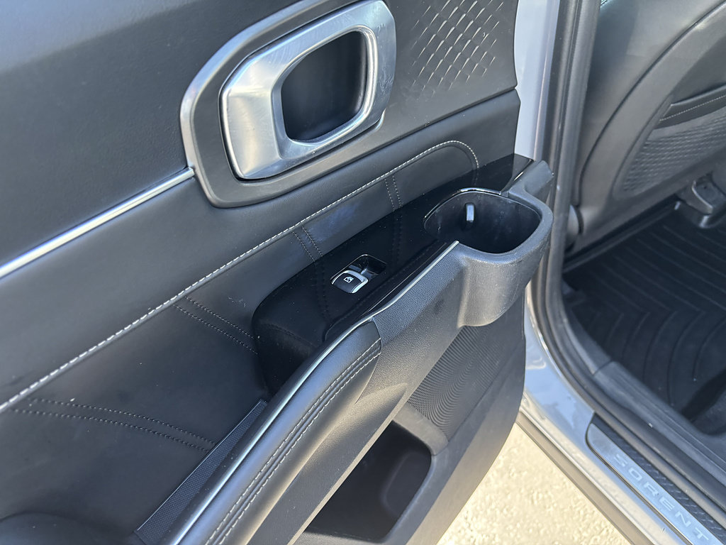 Used 2022 Kia Sorento SX AWD/4WD image 29