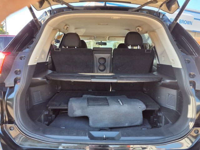 Used 2018 Nissan Rogue SV AWD/4WD image 17