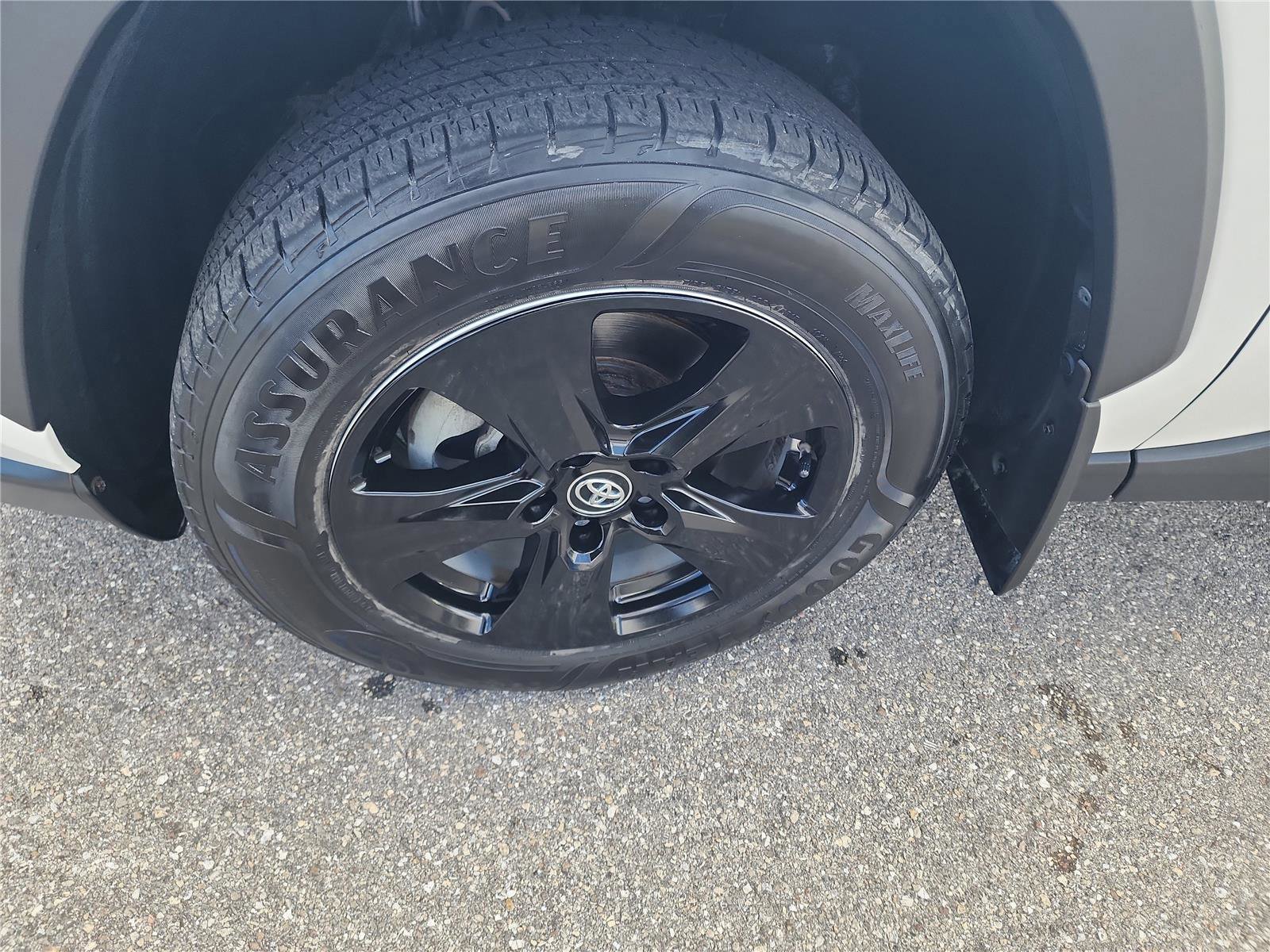 Used 2021 Toyota RAV4 XLE image 10