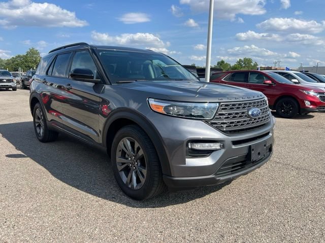 Certified 2023 Ford Explorer XLT w/ Equipment Group 202A AWD/4WD image 3