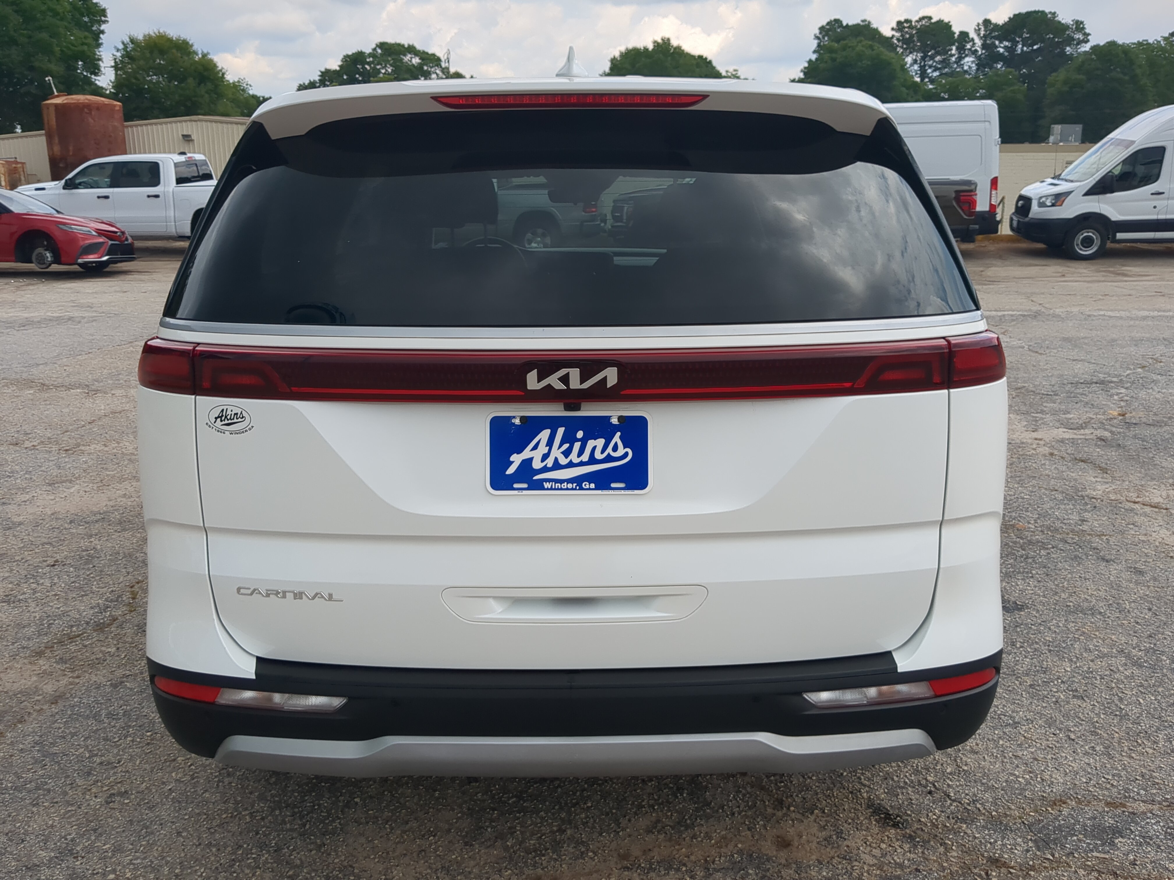Used 2023 Kia Carnival LX FWD image 4