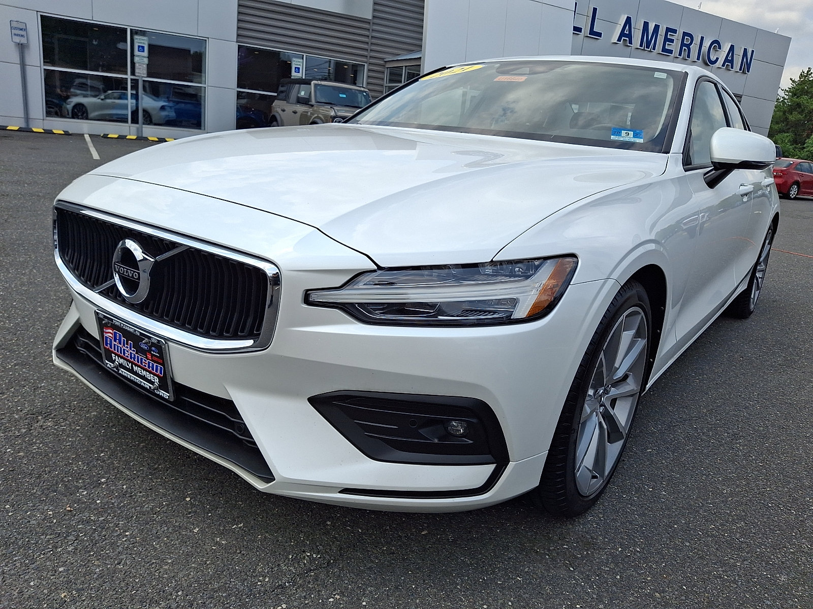 Used 2021 Volvo S60 T6 Momentum AWD/4WD image 4