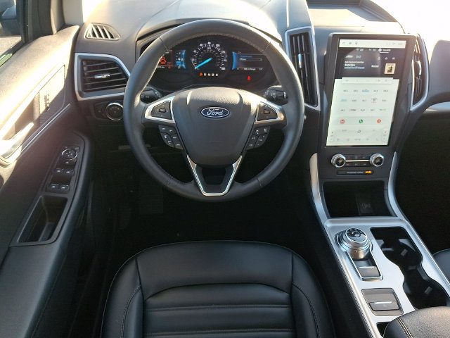 Certified 2024 Ford Edge SEL w/ Convenience Package AWD/4WD image 9