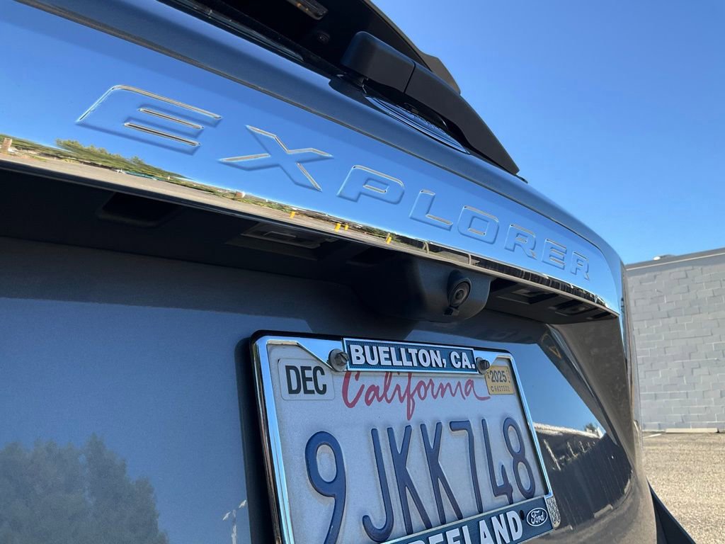 Certified 2021 Ford Explorer Limited w/ Equipment Group 301A image 33