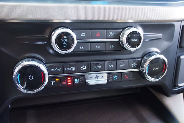 Certified 2025 Ford F450 Platinum w/ Platinum Plus Package image 27