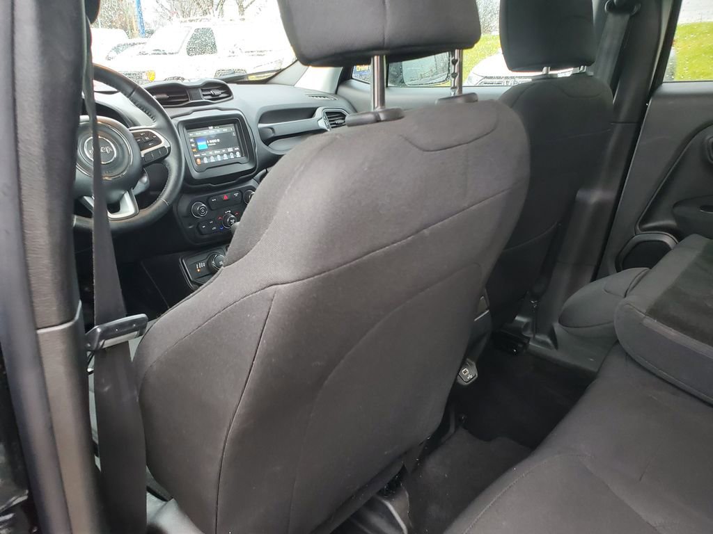 Used 2019 Jeep Renegade Latitude w/ Cold Weather Group image 11