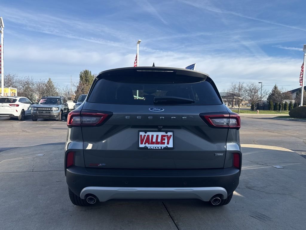 Certified 2025 Ford Escape SE image 8