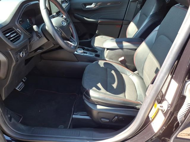 Certified 2023 Ford Escape ST-Line Select AWD/4WD image 16