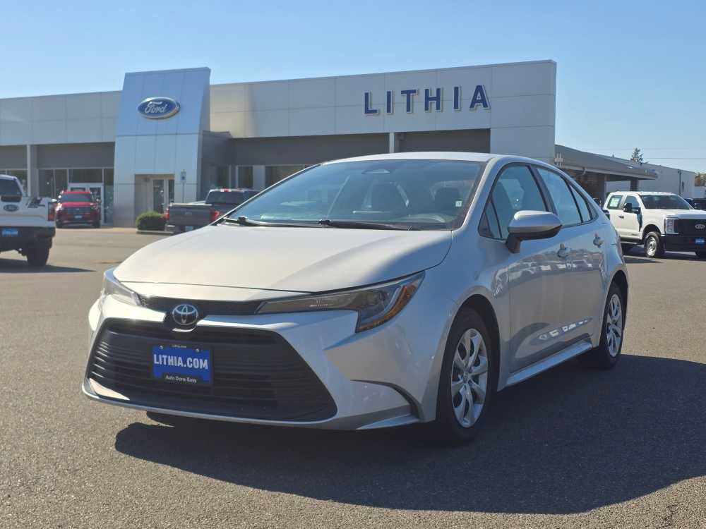 Used 2025 Toyota Corolla LE FWD image 1
