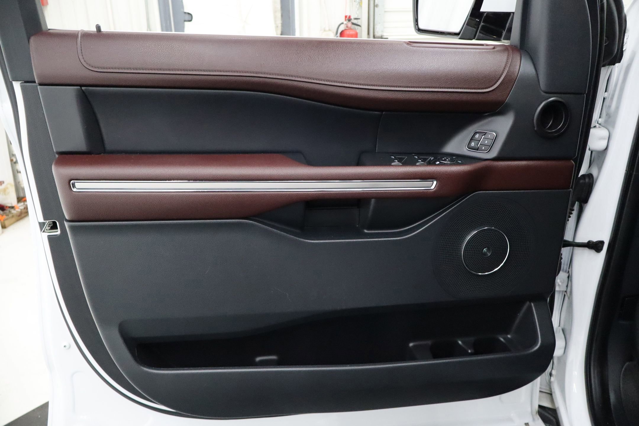 Certified 2022 Ford Expedition Limited image 11