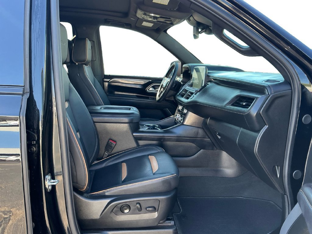 Used 2024 GMC Yukon AT4 w/ Technology Package AWD/4WD image 22