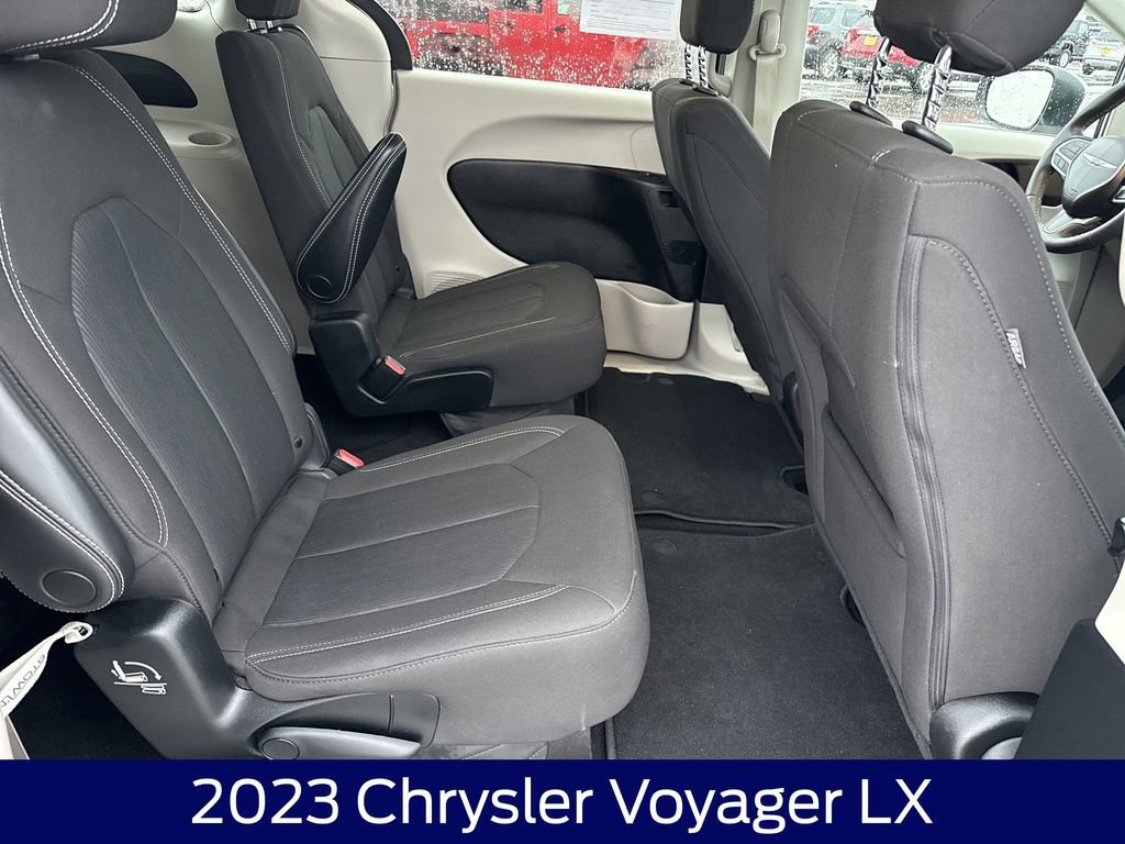 Used 2023 Chrysler Voyager LX image 14