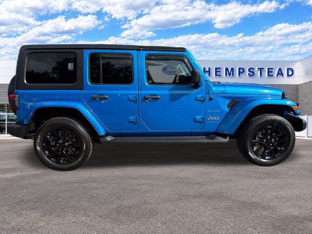 Used 2022 Jeep Wrangler Unlimited Sahara w/ Safety Group AWD/4WD image 6