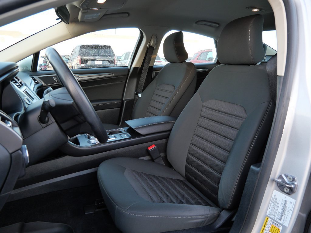 Certified 2017 Ford Fusion SE FWD image 10