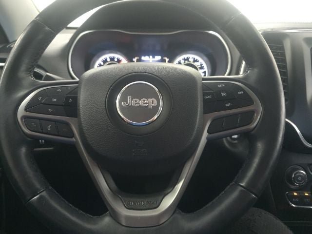Used 2019 Jeep Cherokee Latitude Plus w/ Cold Weather Group AWD/4WD image 26