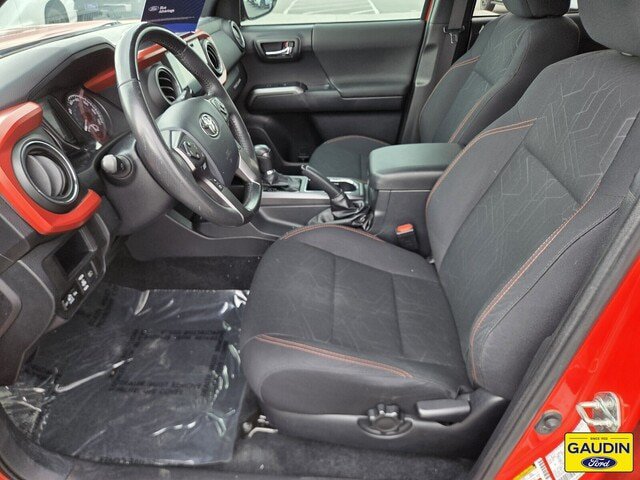 Used 2018 Toyota Tacoma TRD Off-Road w/ Technology Package RWD image 11