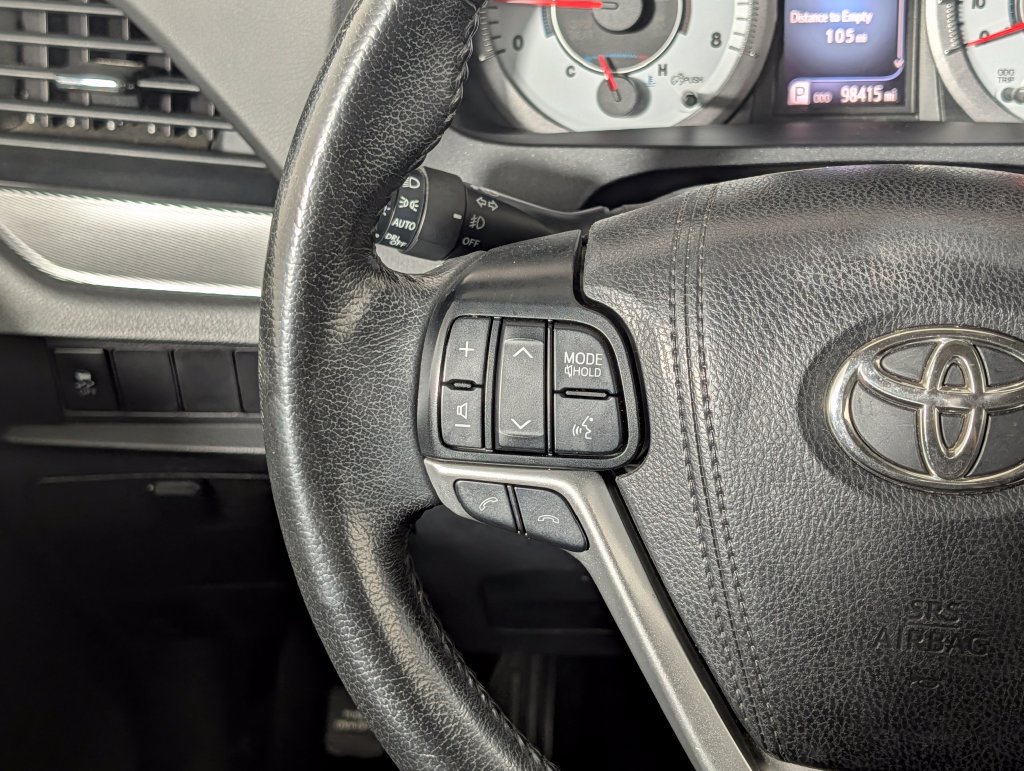 Used 2019 Toyota Sienna SE FWD image 18