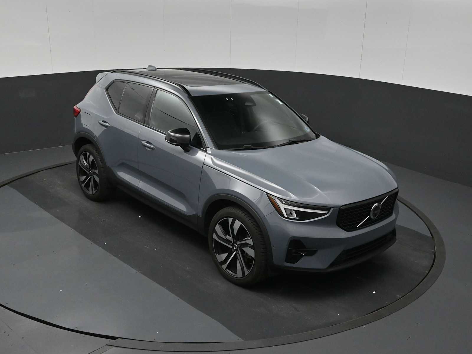 Used 2023 Volvo XC40 B5 Plus w/ Driver Assist Package AWD/4WD image 34