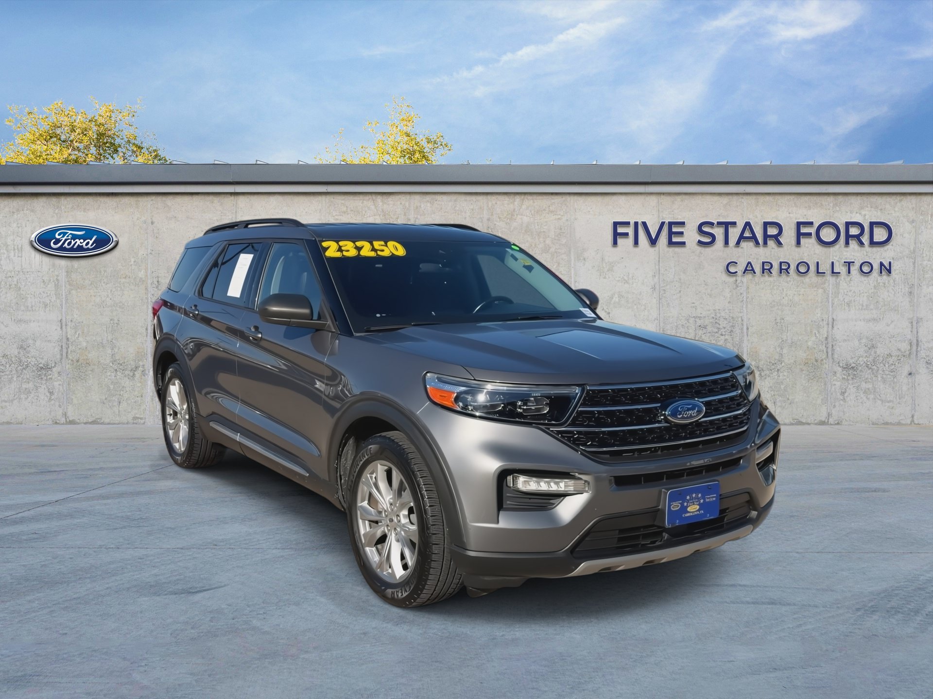Certified 2021 Ford Explorer XLT w/ Equipment Group 202A RWD image 2