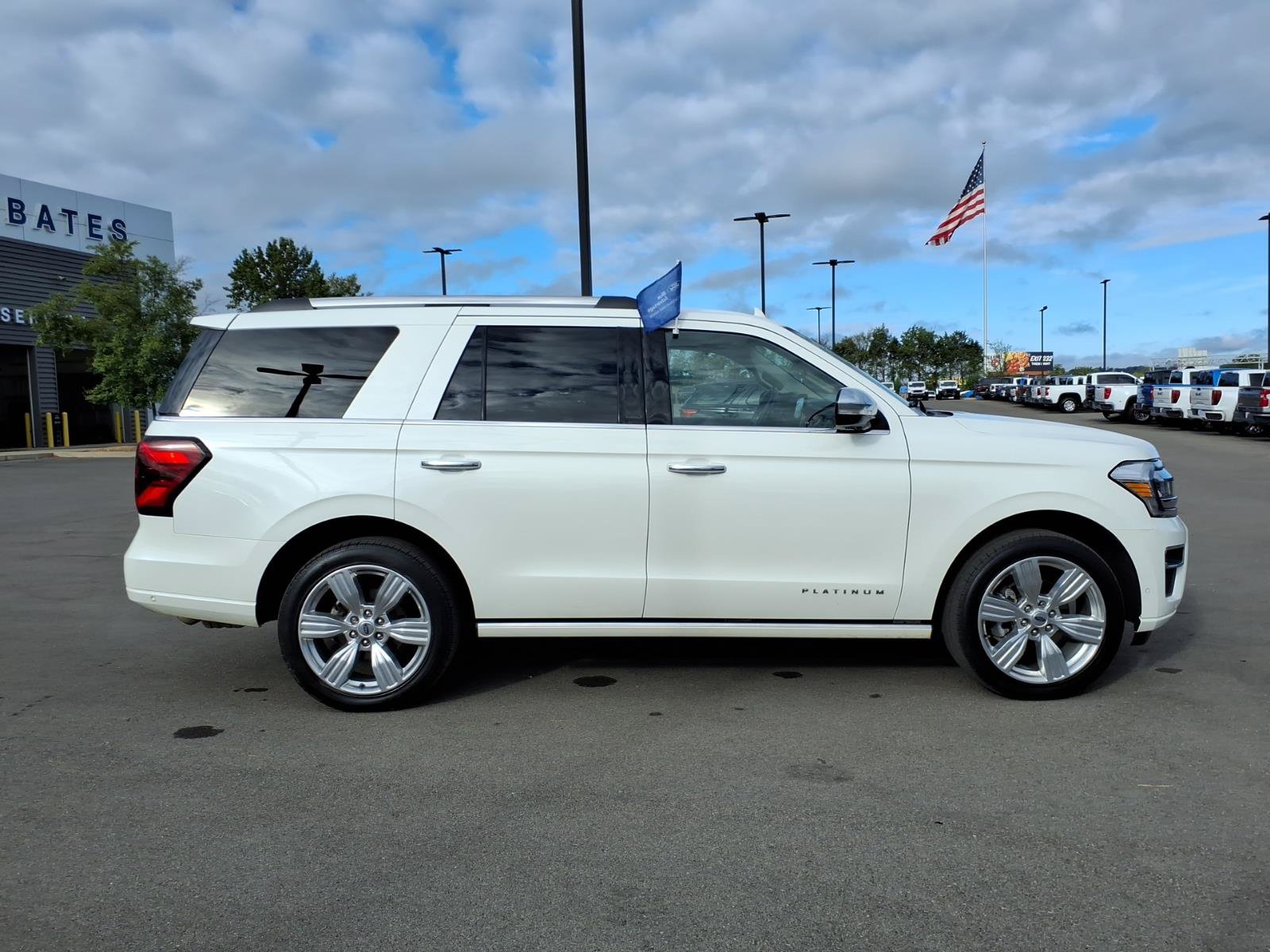 Certified 2024 Ford Expedition Platinum AWD/4WD image 2