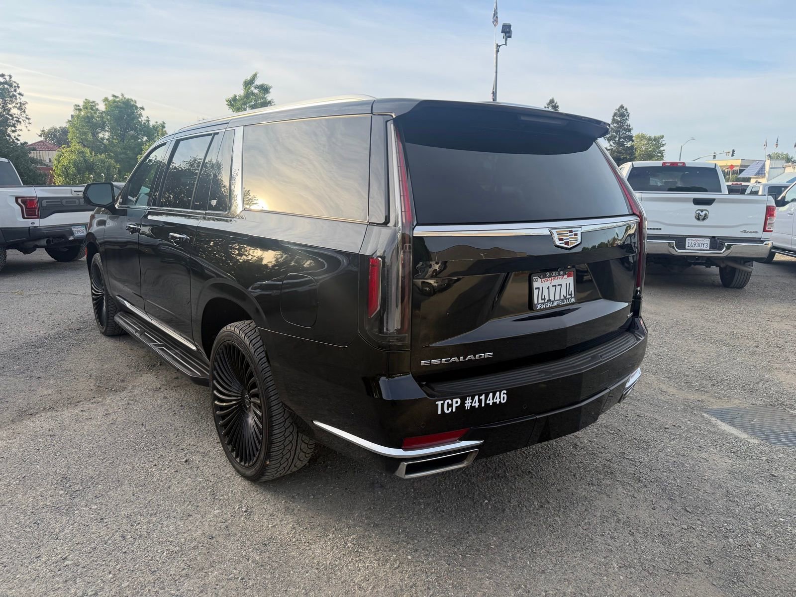 Used 2023 Cadillac Escalade ESV Premium Luxury image 3