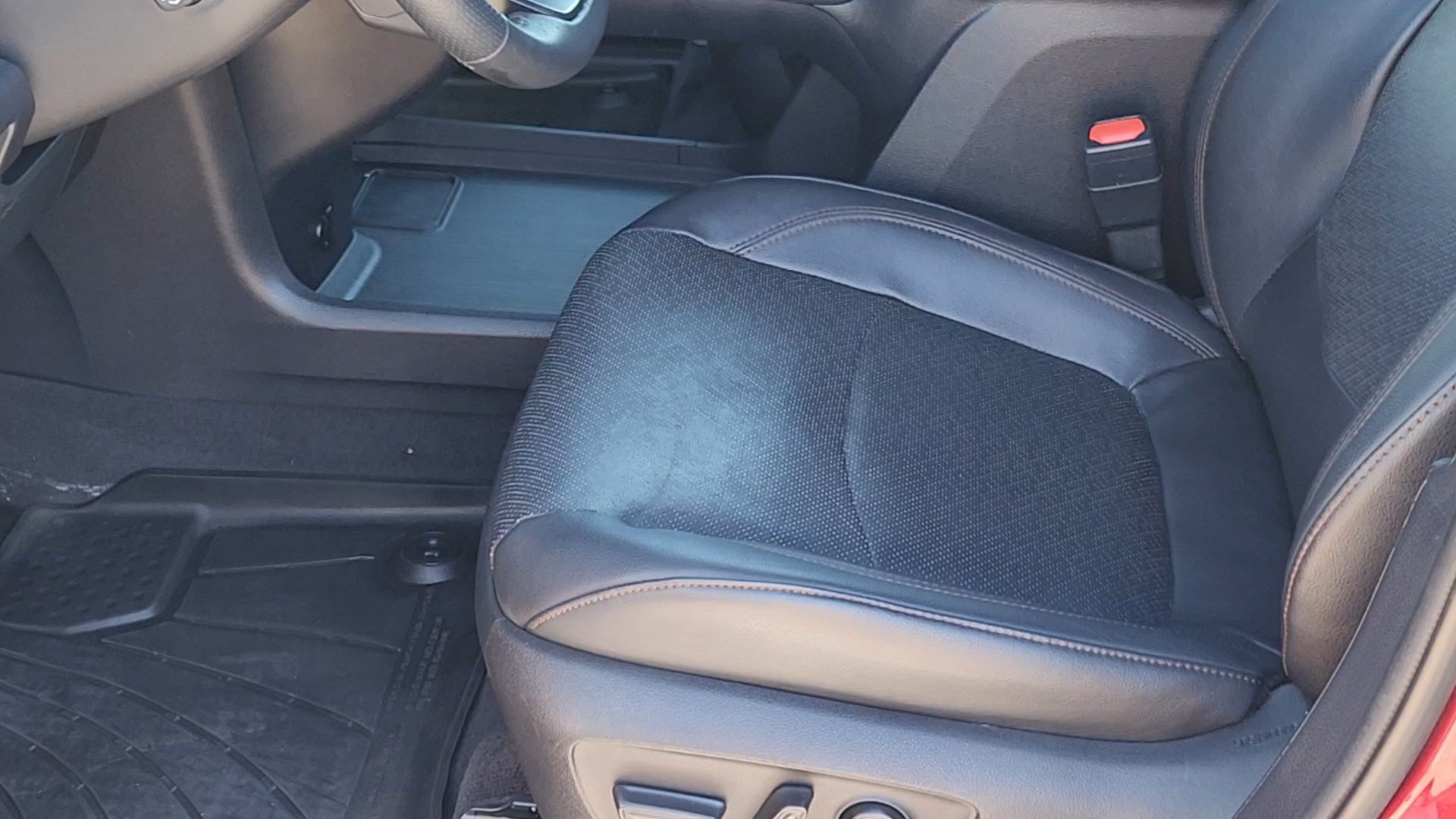 Used 2025 Toyota Sienna Limited AWD/4WD image 26