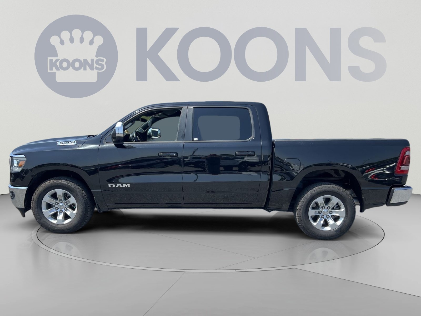 Used 2024 RAM 1500 Laramie AWD/4WD image 2