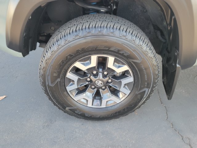 Used 2023 Toyota Tacoma TRD Off-Road w/ Black Out Package (TMS) AWD/4WD image 28