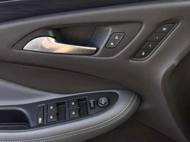 Used 2020 Buick Envision Essence w/ Experience Buick Package image 27