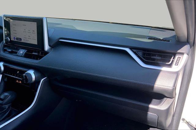 Used 2025 Toyota RAV4 XLE AWD/4WD image 19