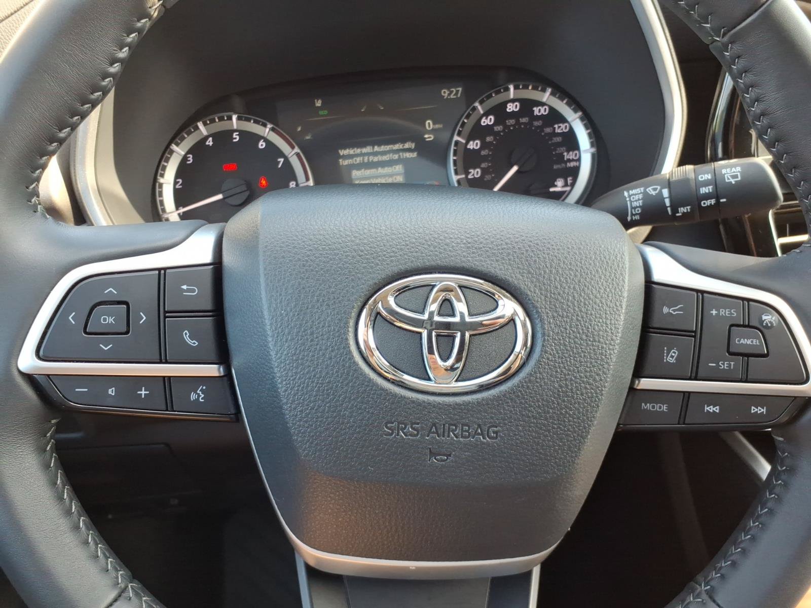 Used 2025 Toyota Highlander XLE AWD/4WD image 19