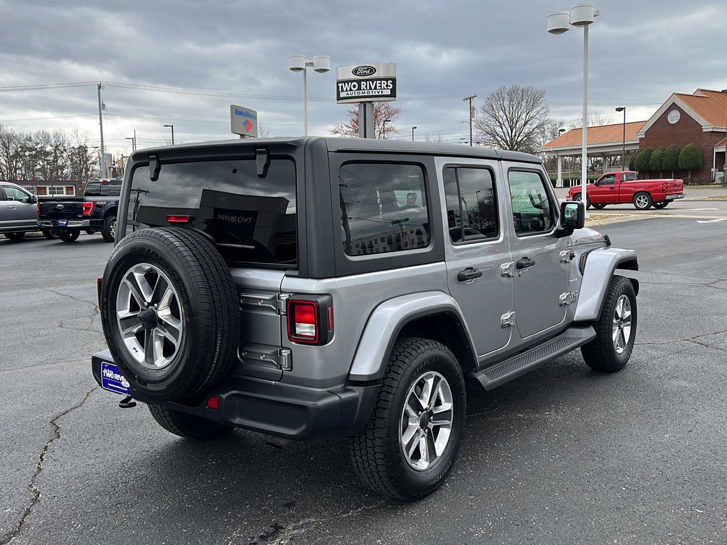 Used 2019 Jeep Wrangler Unlimited Sahara image 7