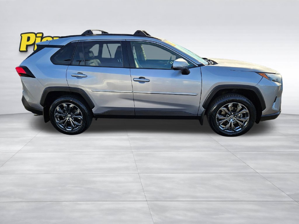 Used 2022 Toyota RAV4 XLE Premium AWD/4WD image 6