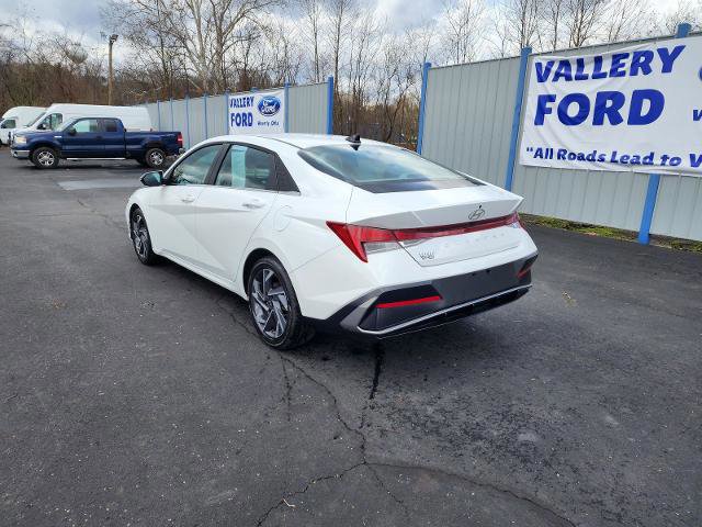Used 2025 Hyundai Elantra SEL FWD image 3