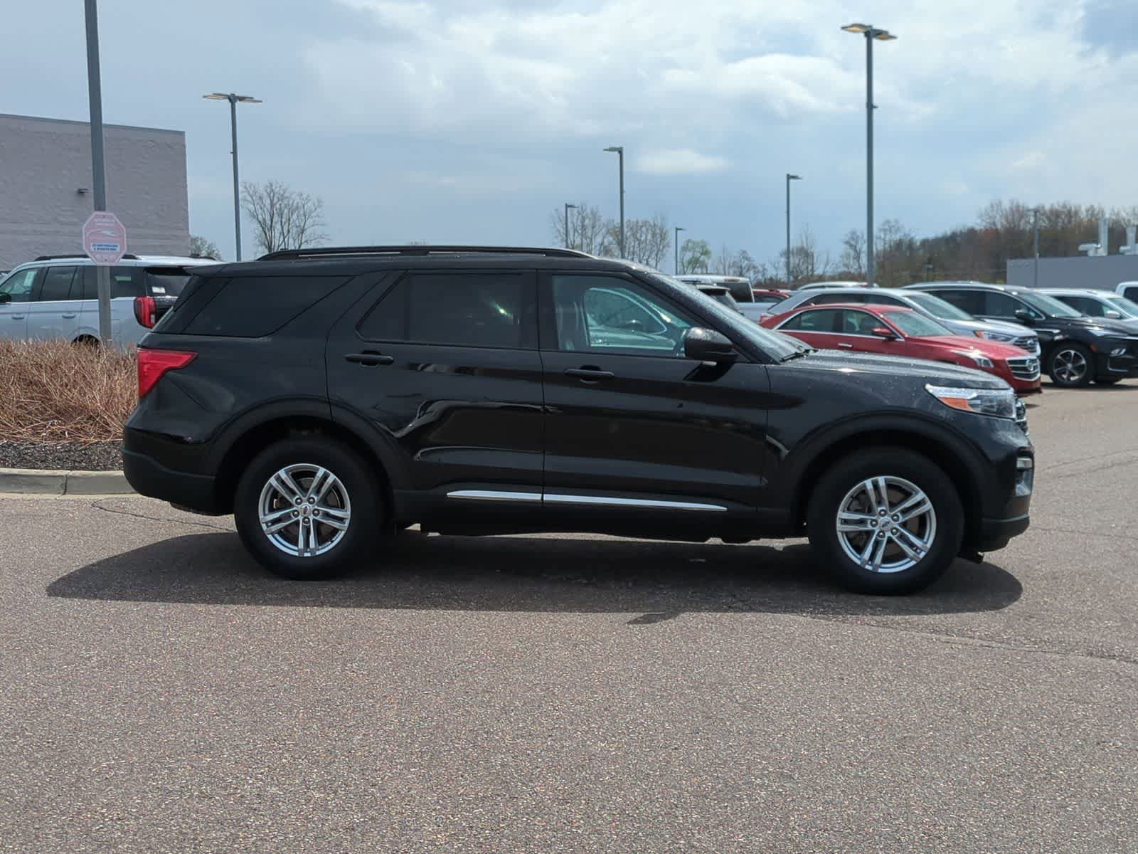 Certified 2023 Ford Explorer XLT w/ Equipment Group 202A AWD/4WD image 9