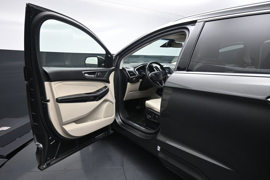Certified 2018 Ford Edge Titanium w/ Ford Safe & Smart Package FWD image 9