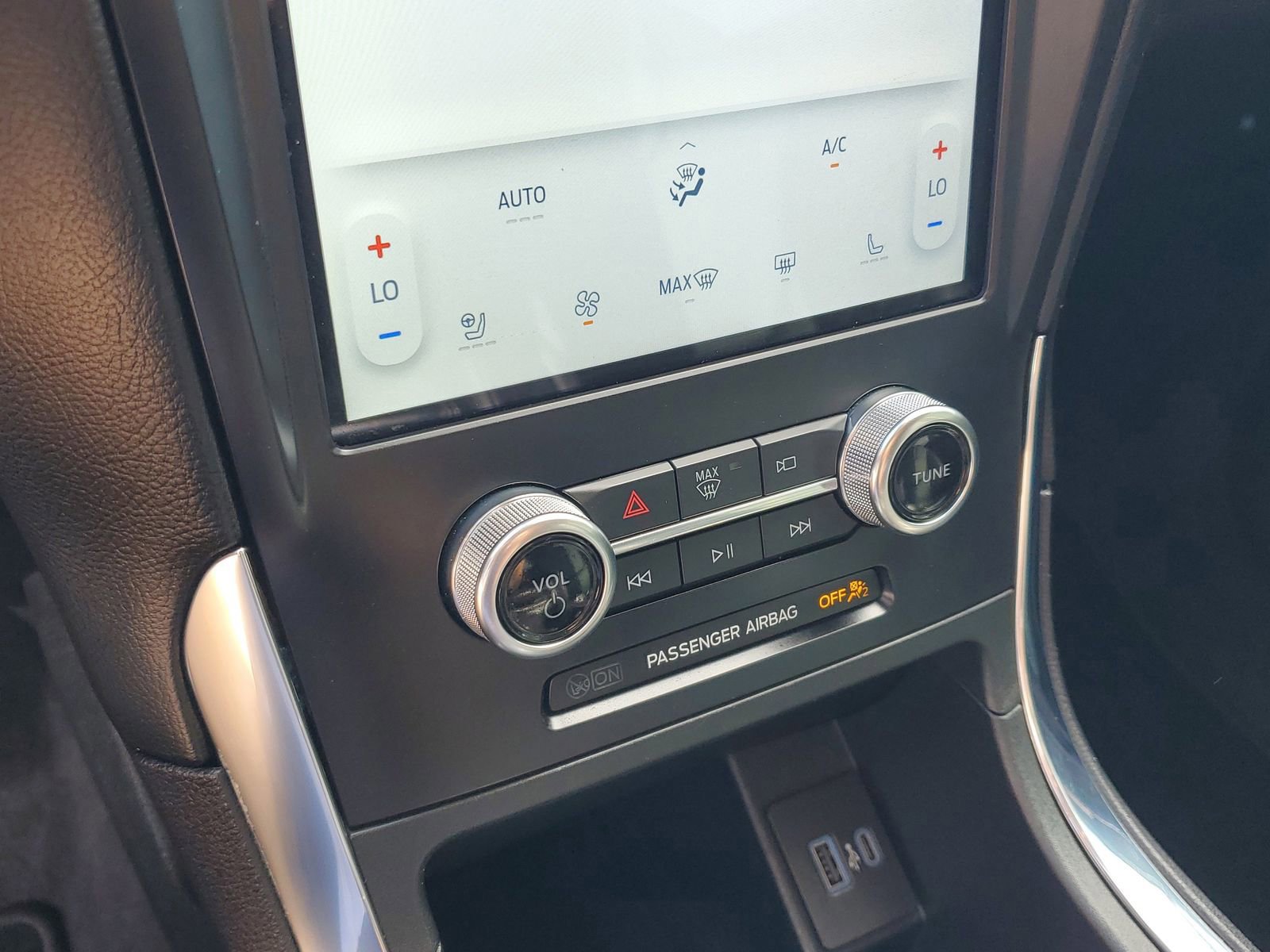 Certified 2024 Ford Edge Titanium image 26