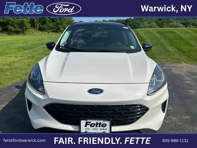Certified 2022 Ford Escape SE w/ SE Sport Appearance Package AWD/4WD image 3