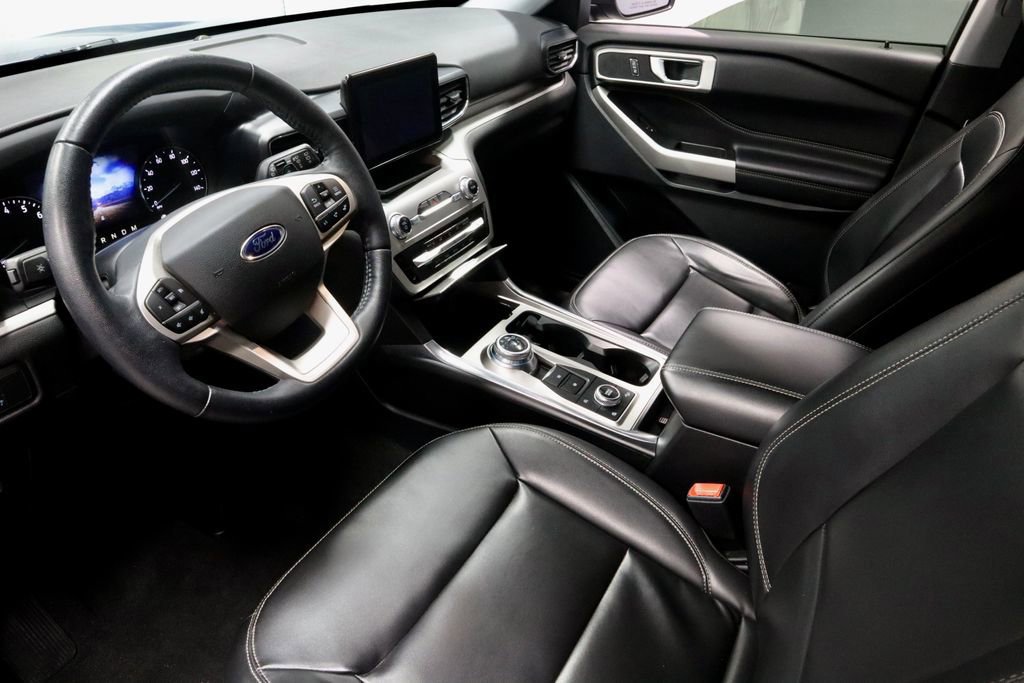 Certified 2021 Ford Explorer XLT w/ Equipment Group 202A image 25