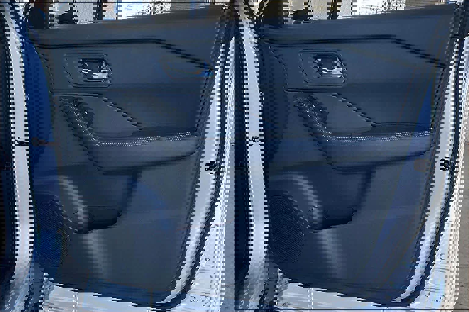 Used 2025 Nissan Rogue SV image 20