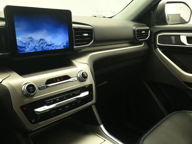 Certified 2022 Ford Explorer XLT w/ Equipment Group 202A image 13