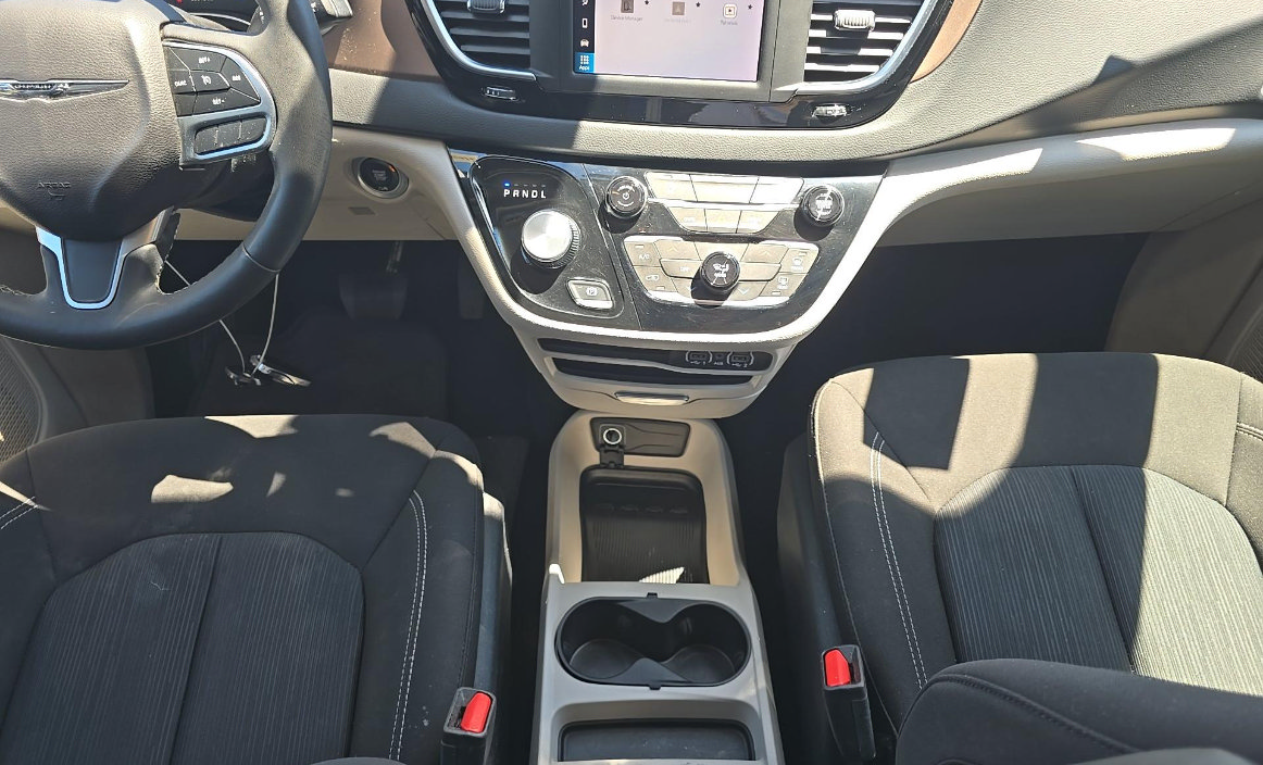Used 2024 Chrysler Voyager LX FWD image 9
