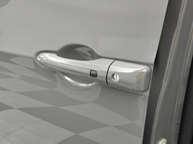 Used 2025 Chrysler Pacifica Select FWD image 18