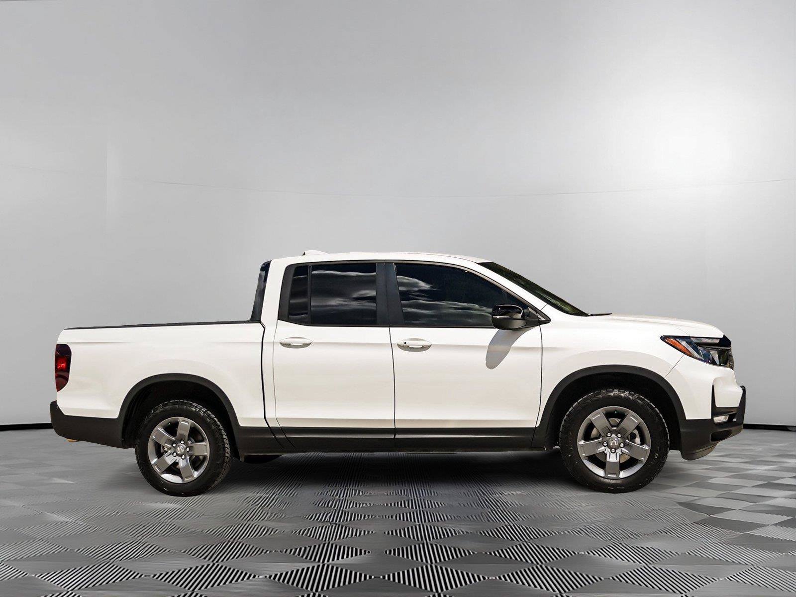Used 2025 Honda Ridgeline TrailSport image 3