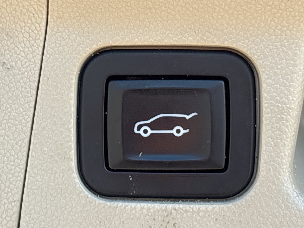 Used 2019 GMC Acadia Denali AWD/4WD image 31