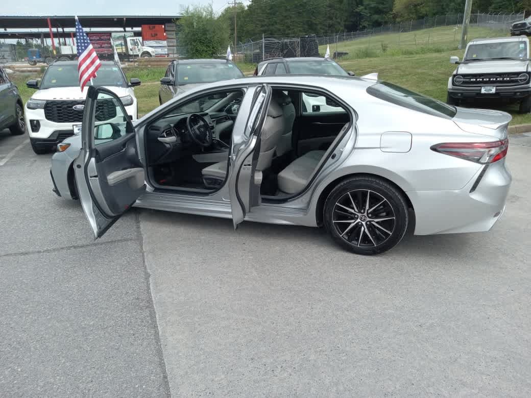 Used 2022 Toyota Camry SE FWD image 22