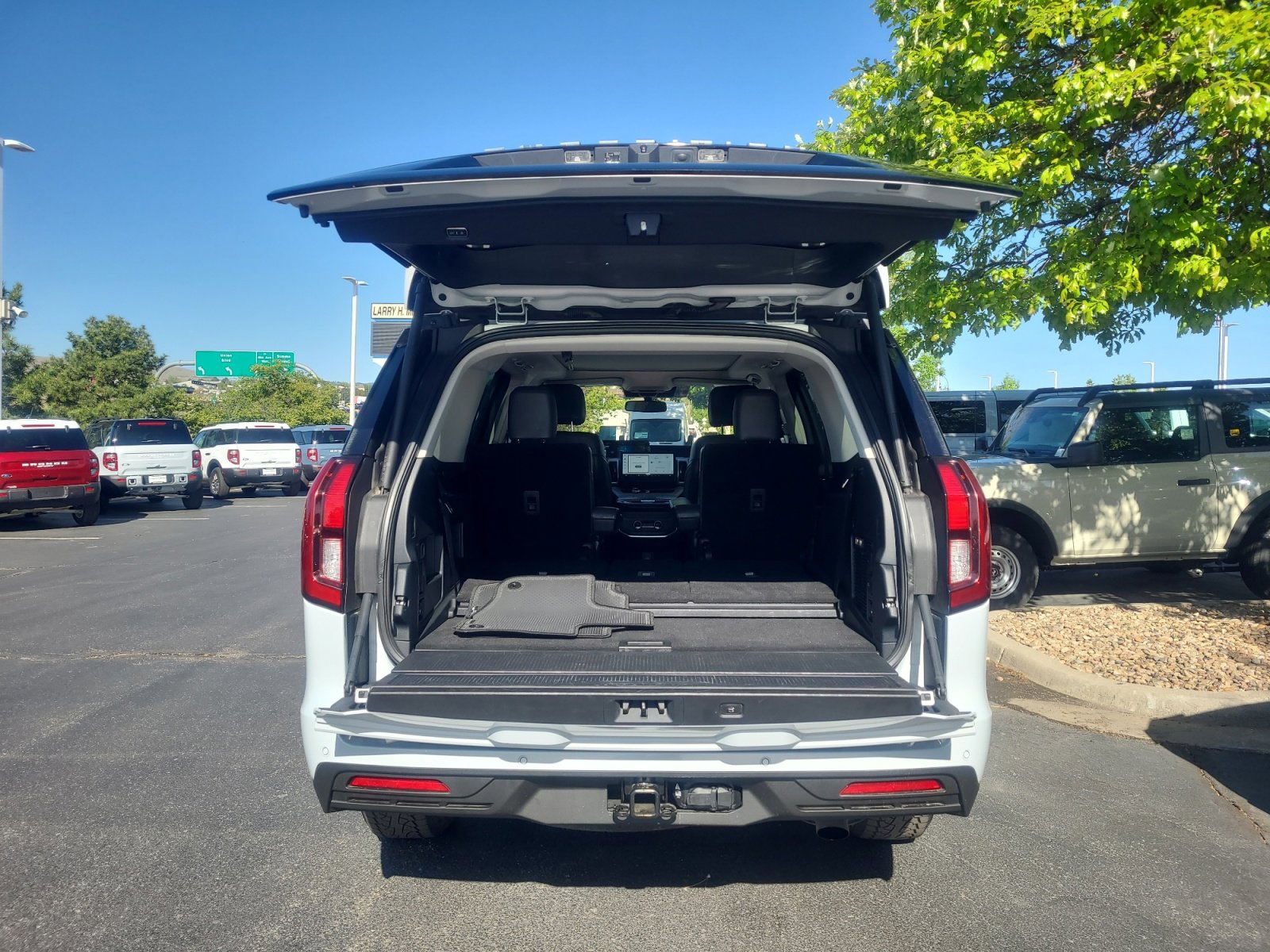 Certified 2025 Ford Expedition Active AWD/4WD image 33