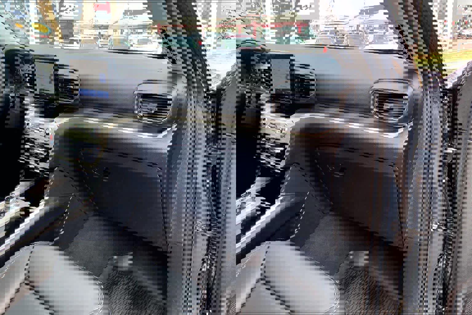 Certified 2022 Ford Explorer XLT w/ Equipment Group 202A image 18