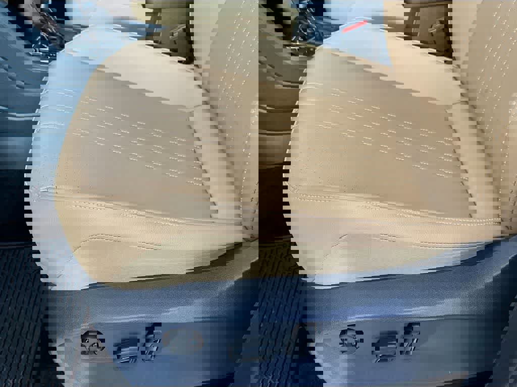 Used 2024 Volkswagen Tiguan SE R-Line image 29